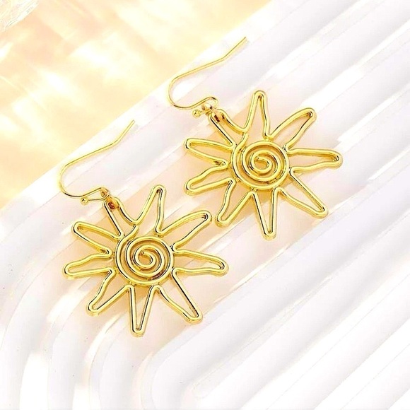 SUN DROP EARRINGS IN GOLD TONE - Picture 3 of 8